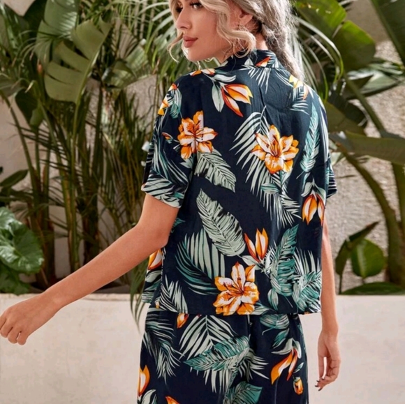 Tropical Top and Shorts Set - Picture 2 of 3